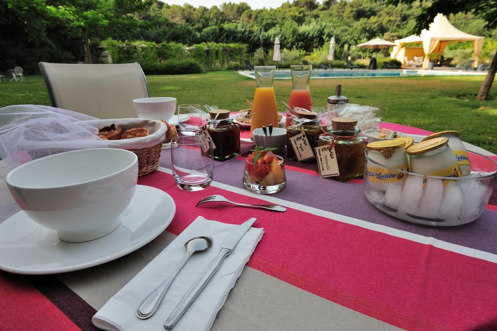 Mas De Lure Bed and Breakfast Salon-de-Provence Exterior foto