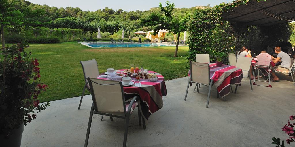 Mas De Lure Bed and Breakfast Salon-de-Provence Exterior foto