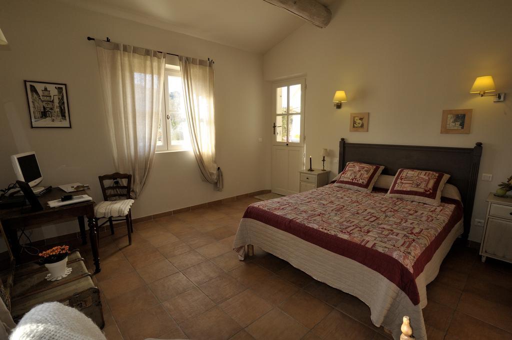 Mas De Lure Bed and Breakfast Salon-de-Provence Exterior foto