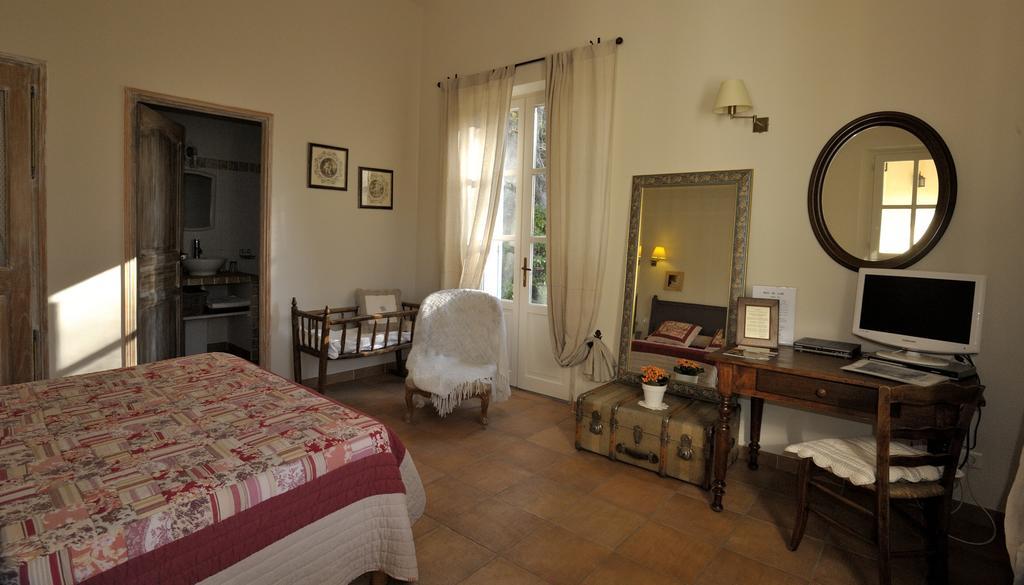 Mas De Lure Bed and Breakfast Salon-de-Provence Exterior foto